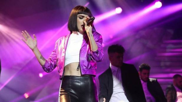 Natalia Lacunza en la gala final cantando "Crazy", cancion que canto en la gala 0